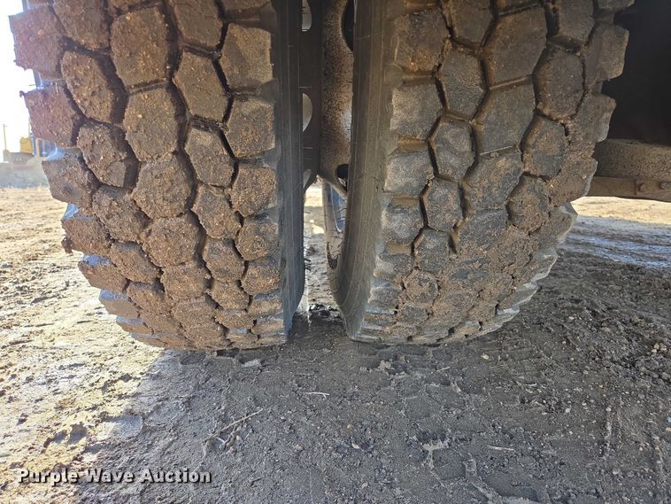 image for item EB1229 2007 Ford F750 semi truck