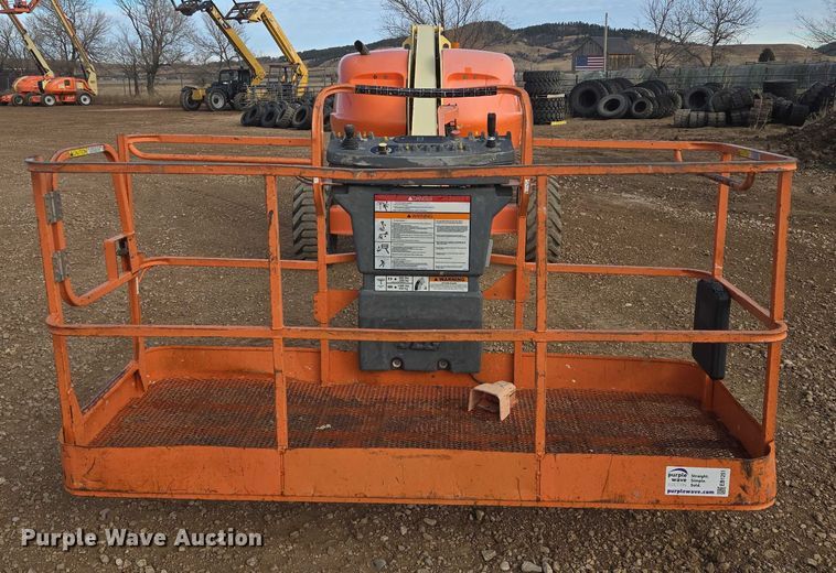 image for item EB1251 2006 JLG 400S boom lift