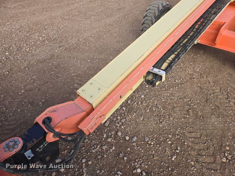 image for item EB1251 2006 JLG 400S boom lift