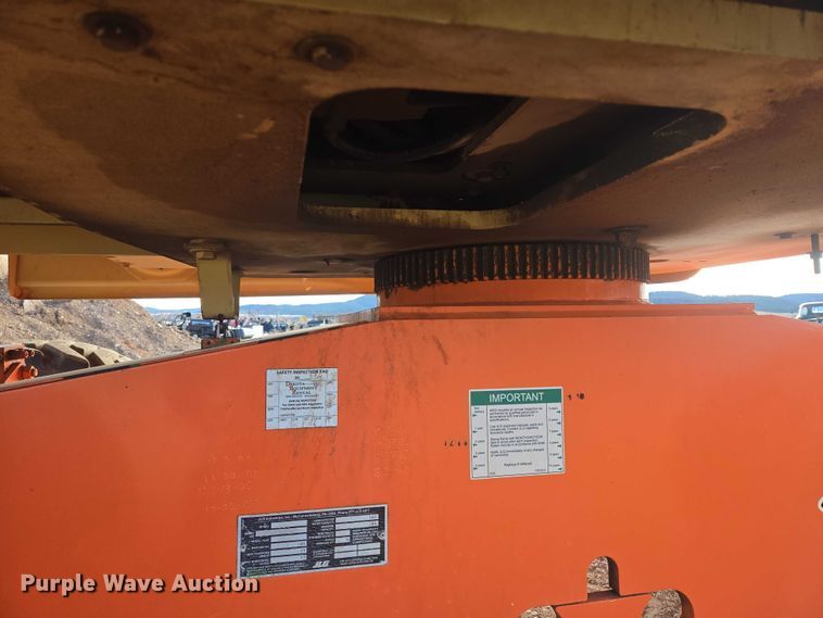 image for item EB1251 2006 JLG 400S boom lift