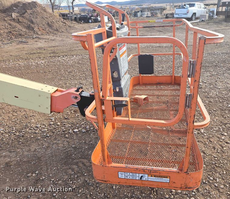 image for item EB1251 2006 JLG 400S boom lift