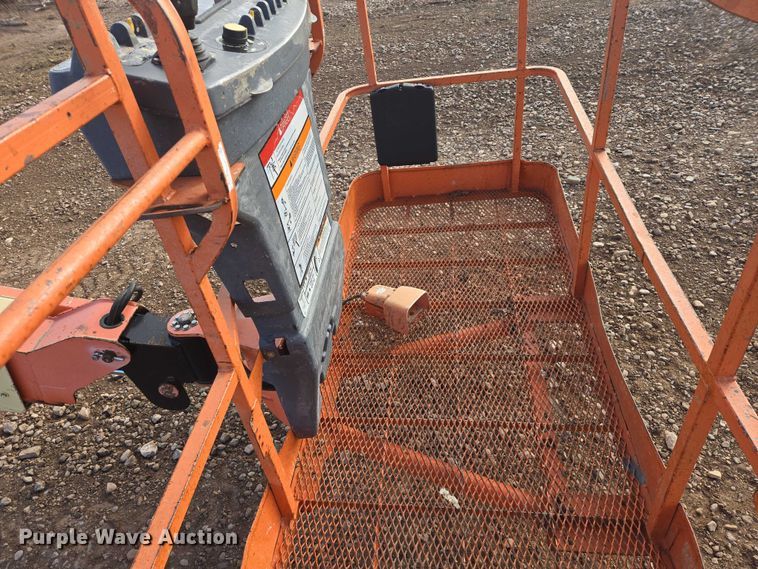 image for item EB1251 2006 JLG 400S boom lift