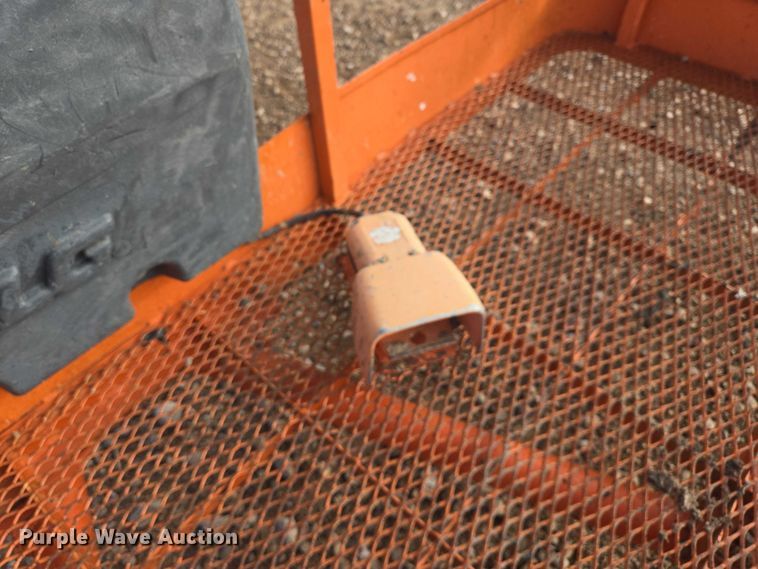 image for item EB1251 2006 JLG 400S boom lift