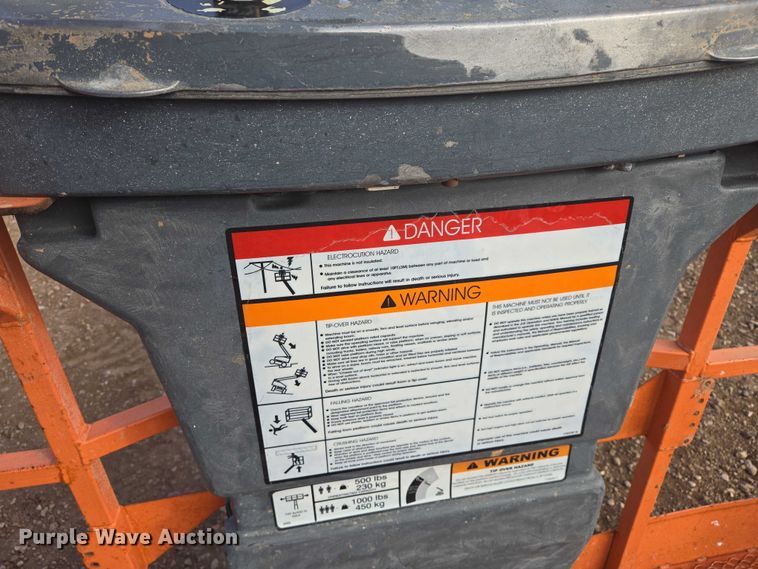 image for item EB1251 2006 JLG 400S boom lift