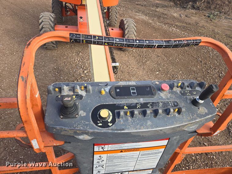 image for item EB1251 2006 JLG 400S boom lift