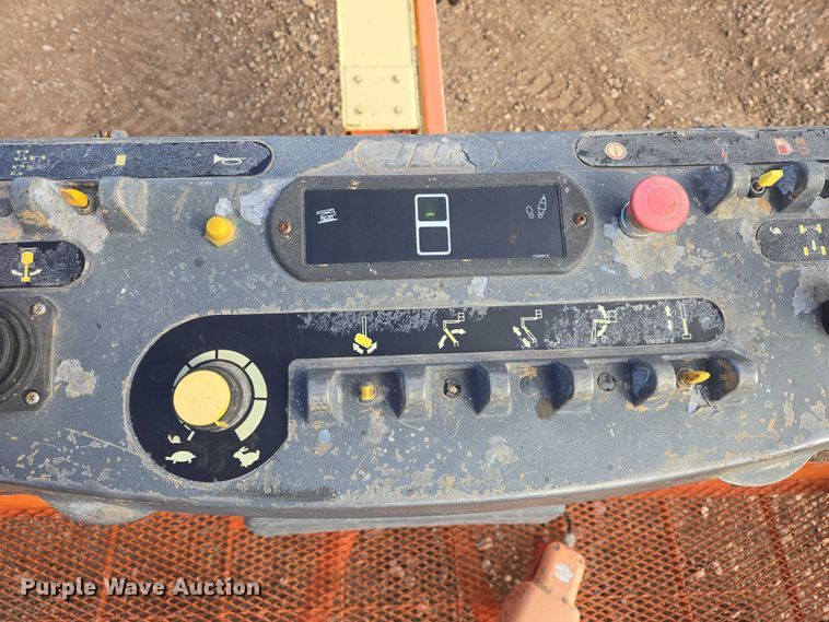 image for item EB1251 2006 JLG 400S boom lift