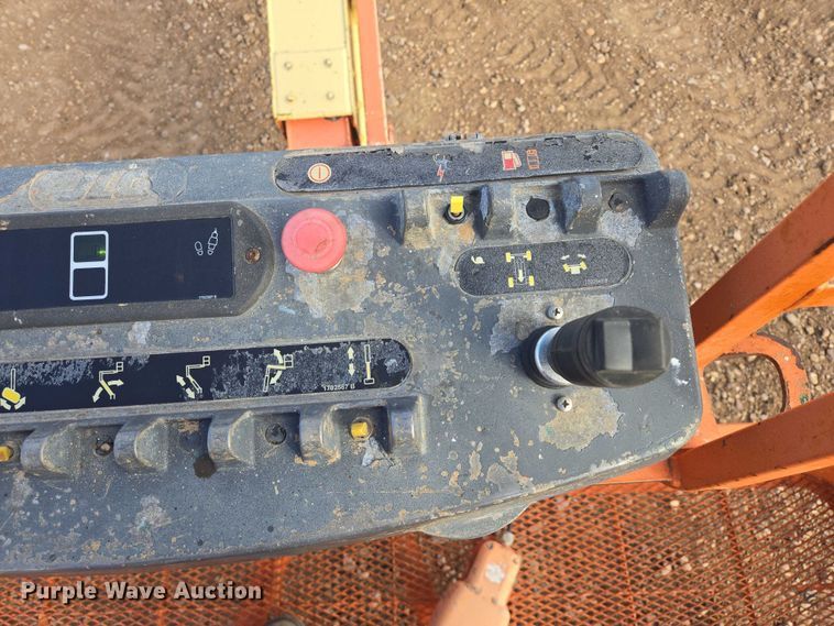 image for item EB1251 2006 JLG 400S boom lift