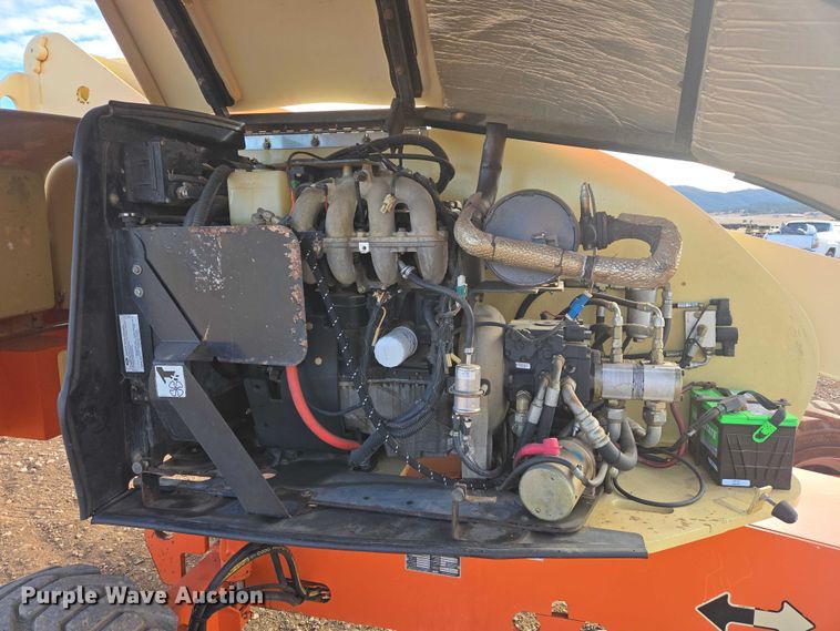 image for item EB1251 2006 JLG 400S boom lift