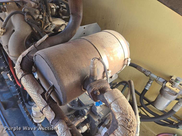 image for item EB1251 2006 JLG 400S boom lift