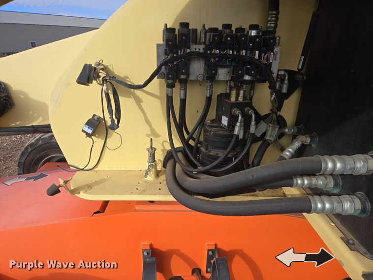 image for item EB1251 2006 JLG 400S boom lift