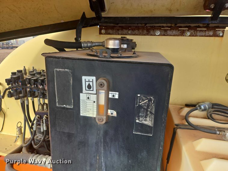 image for item EB1251 2006 JLG 400S boom lift