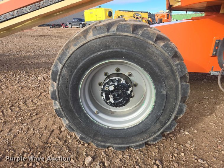 image for item EB1251 2006 JLG 400S boom lift