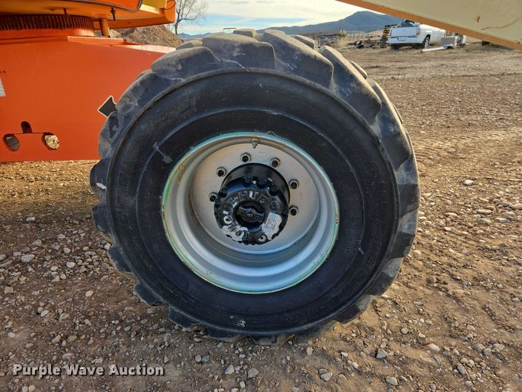 image for item EB1251 2006 JLG 400S boom lift