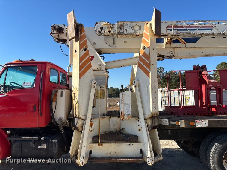 image for item EC3902 1998 Ford LNT8000 crane truck