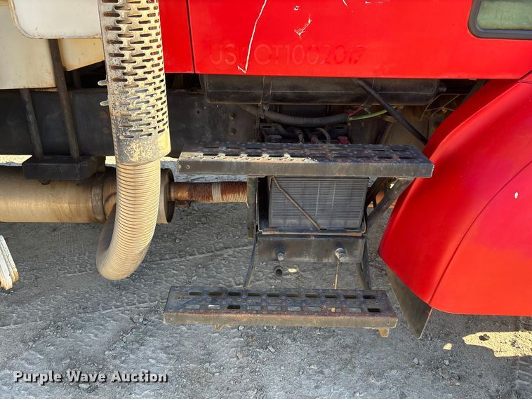 image for item EC3902 1998 Ford LNT8000 crane truck