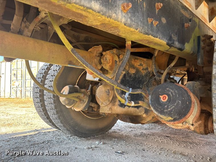 image for item EC3902 1998 Ford LNT8000 crane truck