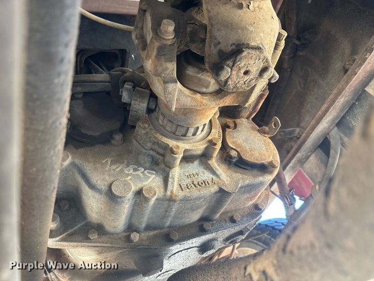 image for item EC3902 1998 Ford LNT8000 crane truck