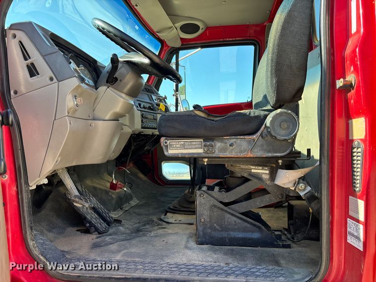 image for item EC3902 1998 Ford LNT8000 crane truck