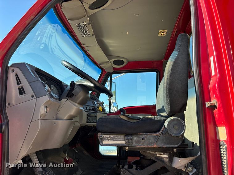 image for item EC3902 1998 Ford LNT8000 crane truck