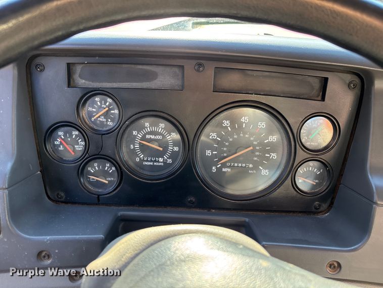 image for item EC3902 1998 Ford LNT8000 crane truck