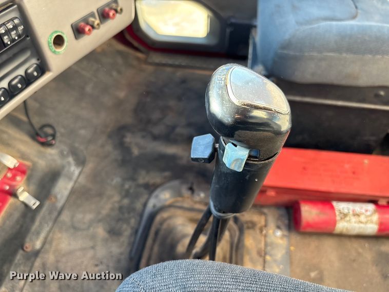 image for item EC3902 1998 Ford LNT8000 crane truck