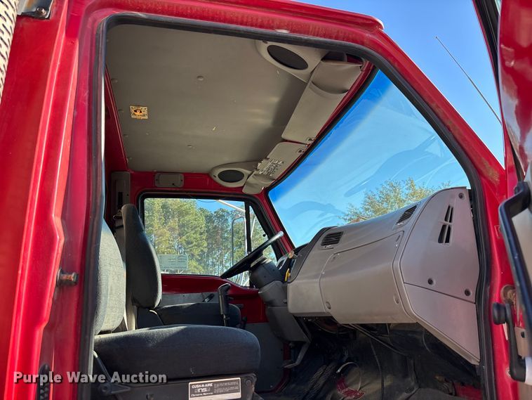 image for item EC3902 1998 Ford LNT8000 crane truck