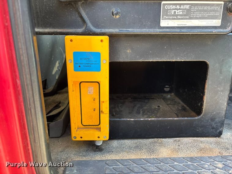 image for item EC3902 1998 Ford LNT8000 crane truck