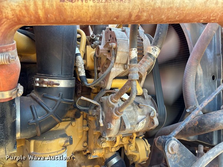 image for item EC3902 1998 Ford LNT8000 crane truck