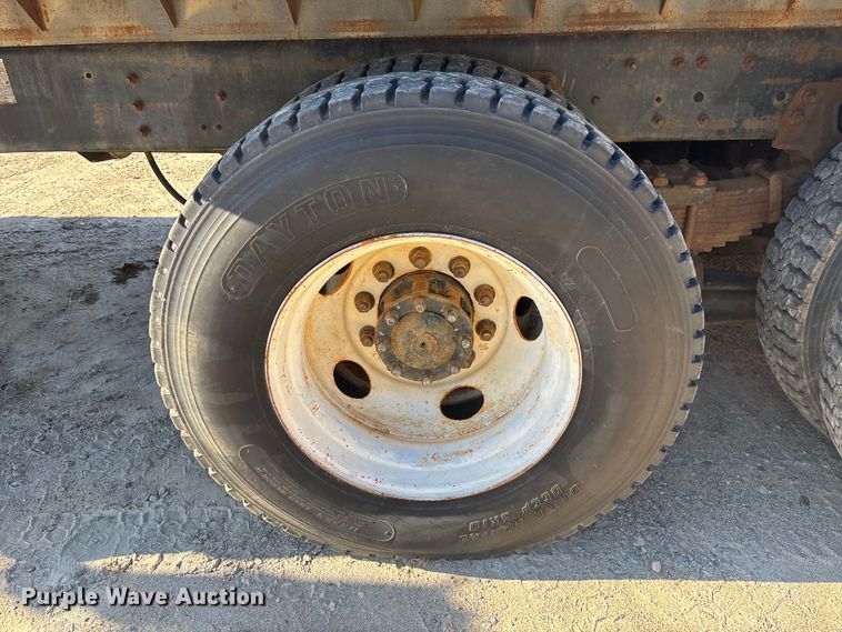 image for item EC3902 1998 Ford LNT8000 crane truck