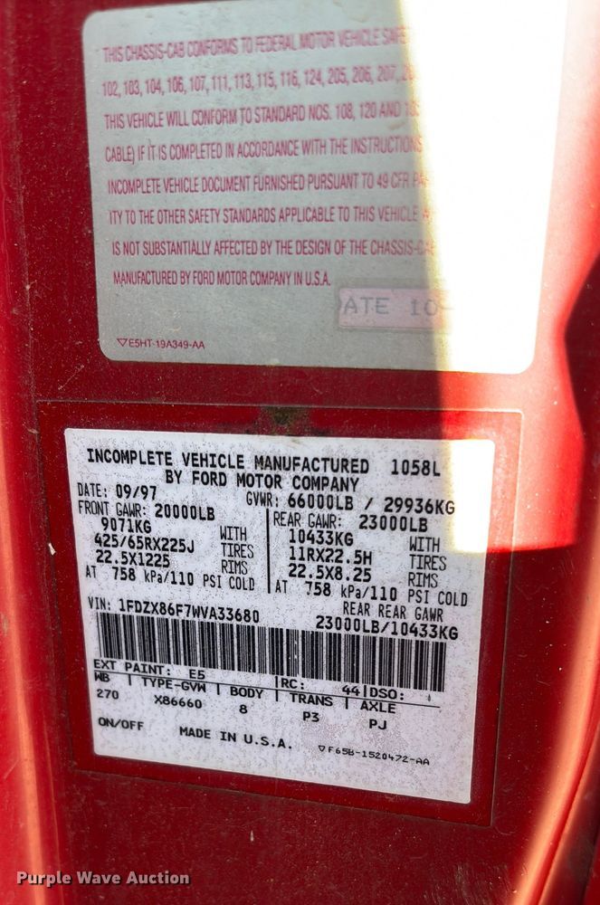 image for item EC3902 1998 Ford LNT8000 crane truck