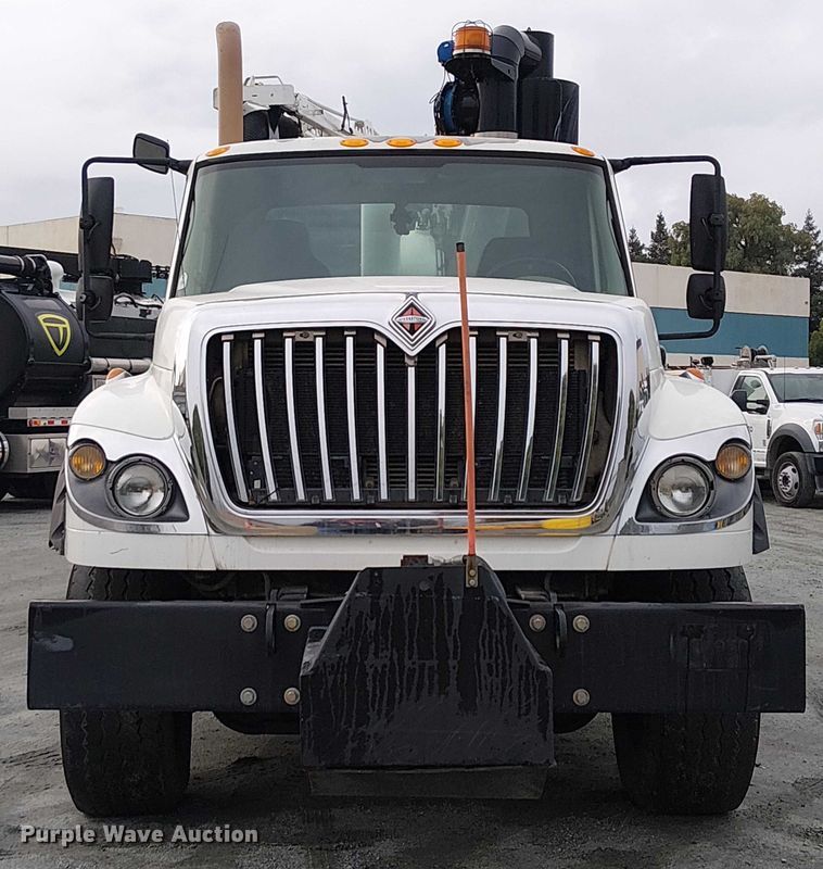 image for item EE5094 2014 International SF667 vacuum truck