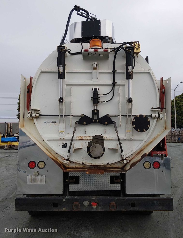 image for item EE5094 2014 International SF667 vacuum truck