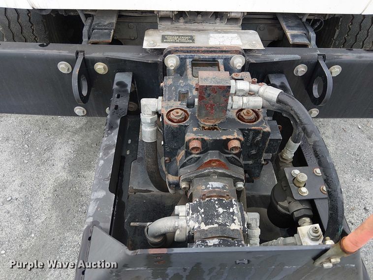 image for item EE5094 2014 International SF667 vacuum truck