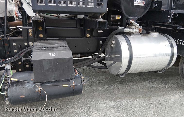 image for item EE5094 2014 International SF667 vacuum truck