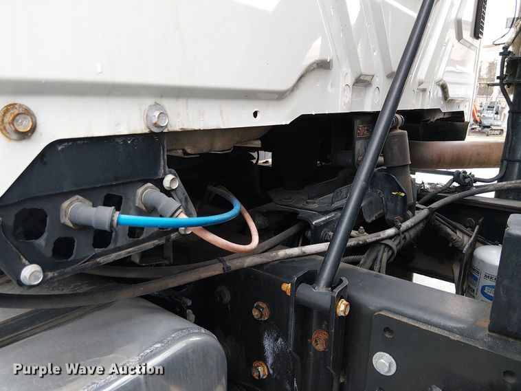 image for item EE5094 2014 International SF667 vacuum truck