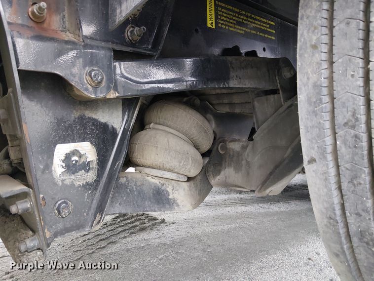 image for item EE5094 2014 International SF667 vacuum truck