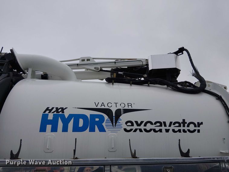 image for item EE5094 2014 International SF667 vacuum truck