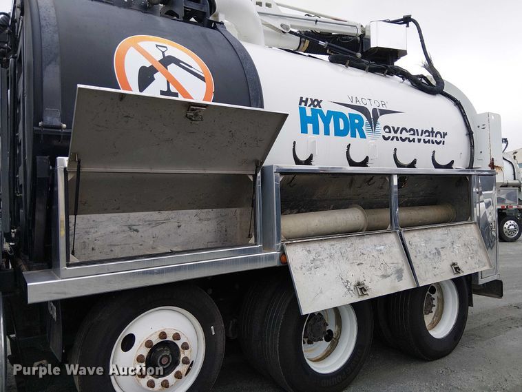 image for item EE5094 2014 International SF667 vacuum truck