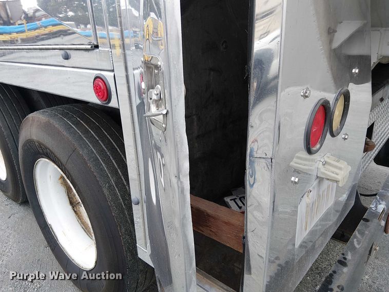 image for item EE5094 2014 International SF667 vacuum truck