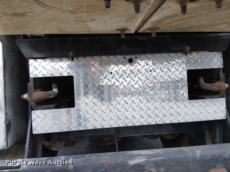 image for item EE5094 2014 International SF667 vacuum truck