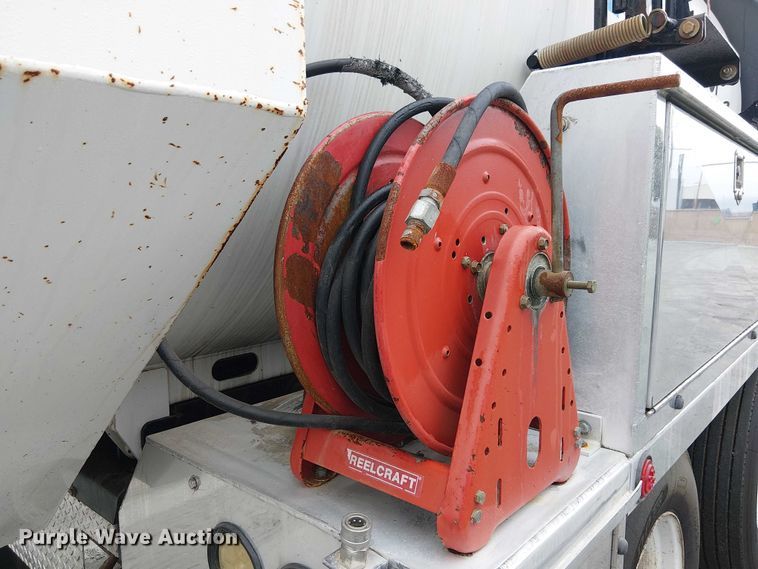 image for item EE5094 2014 International SF667 vacuum truck