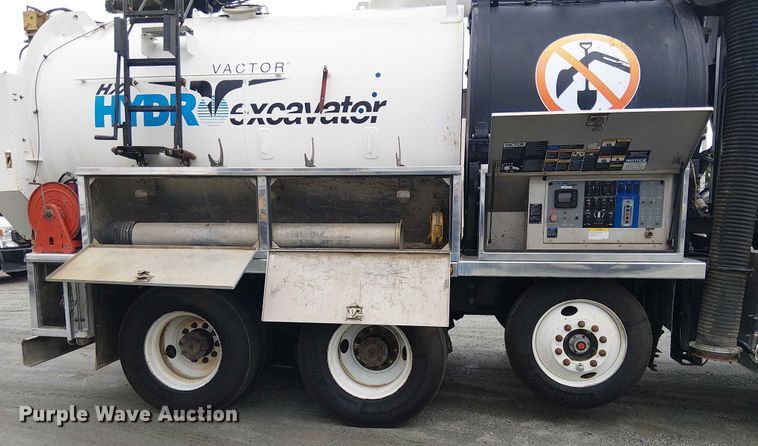 image for item EE5094 2014 International SF667 vacuum truck