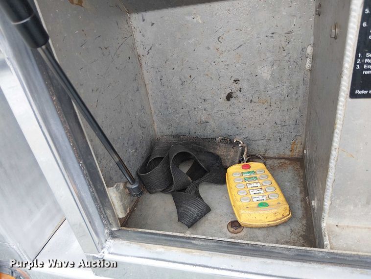 image for item EE5094 2014 International SF667 vacuum truck