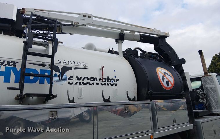 image for item EE5094 2014 International SF667 vacuum truck