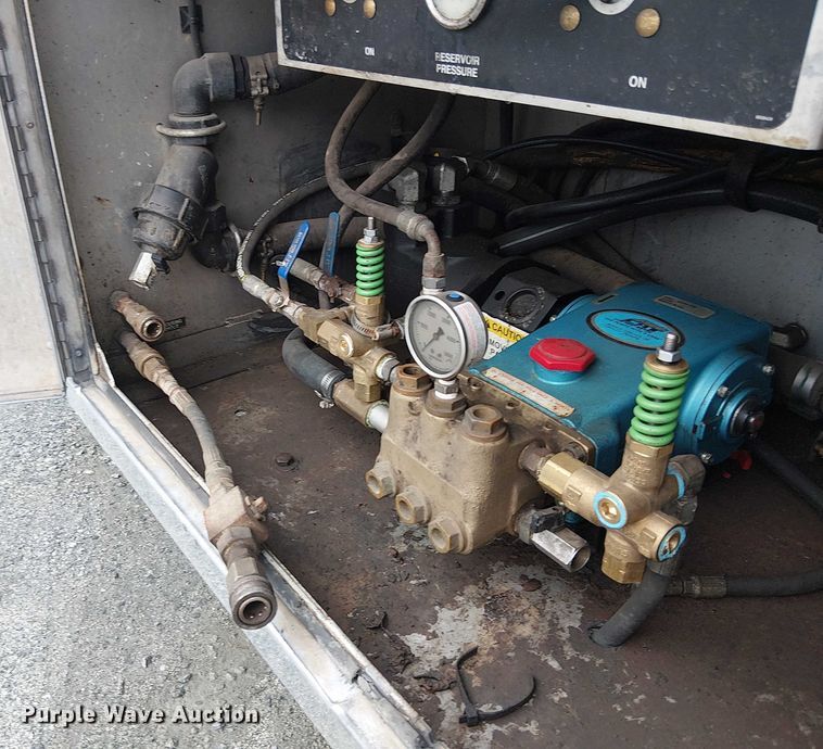 image for item EE5094 2014 International SF667 vacuum truck