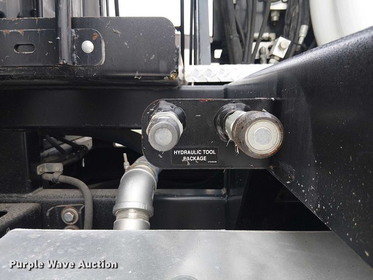 image for item EE5094 2014 International SF667 vacuum truck