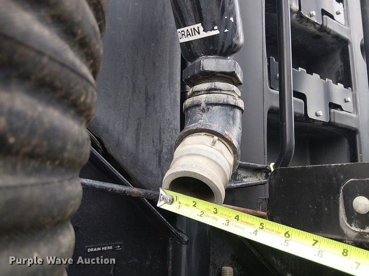 image for item EE5094 2014 International SF667 vacuum truck