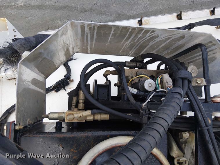 image for item EE5094 2014 International SF667 vacuum truck