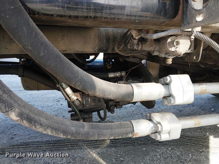 image for item EE5094 2014 International SF667 vacuum truck