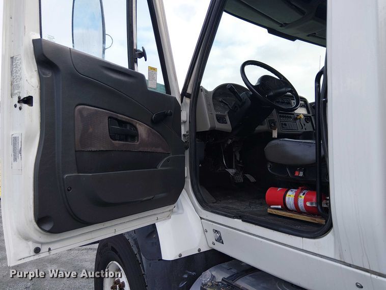 image for item EE5094 2014 International SF667 vacuum truck